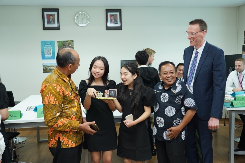Hero image Mentransformasi Pendidikan melalui   Program Middle School Inovatif SPH Kemang Village